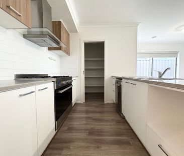 Modern Family Living in a Prime Greenvale Location - Photo 5