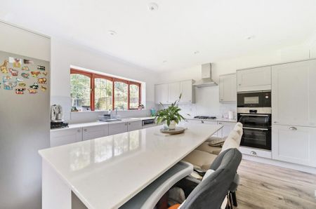 5 bedroom detached house to rent - Photo 3