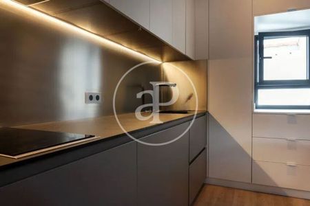 1 bedroom luxury penthouse for rent in Valencia - Photo 2