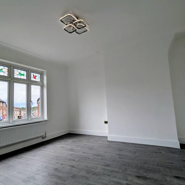 5 bedroom end of terrace house to rent - Photo 1