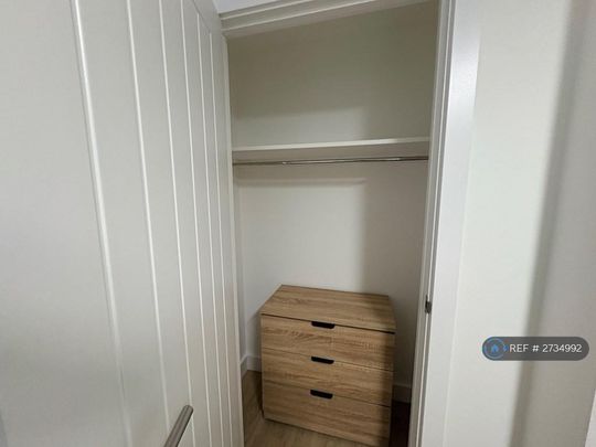 1 bedroom in a flat share to rent - Photo 1