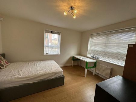 5 bedroom detached house to rent - Photo 5