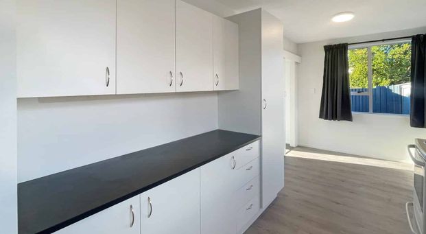 Pet Friendly & Fully Renovated, One Block to the Beach! - Photo 1