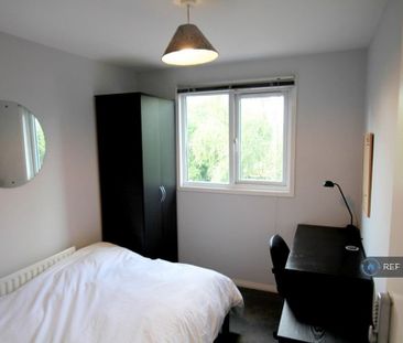 1 bedroom in a house share to rent - Photo 4