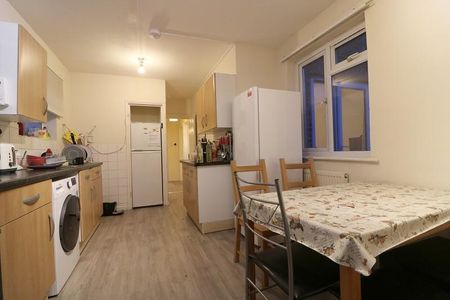 House share to rent - Photo 2