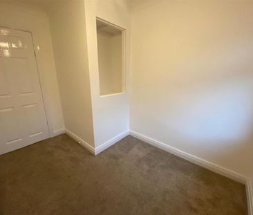 3 bedroom end of terrace house to rent - Photo 4