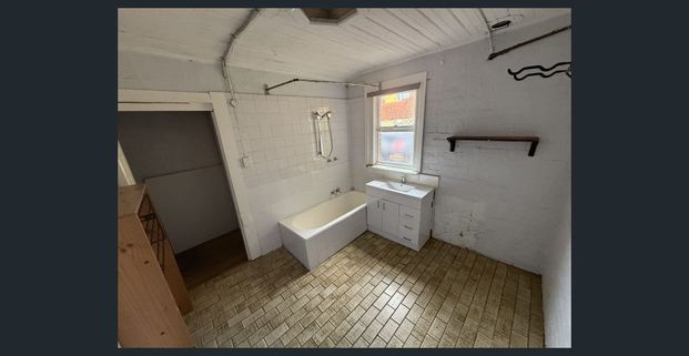 Charming 1-Bedroom Bed Sitter - Photo 1