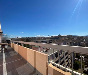 Marseille 13003 Appartement type 2 dernier étage avec large balcon ... - Photo 1