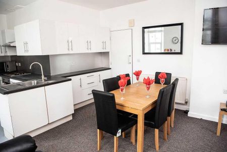 5 bedroom flat to rent - Photo 3