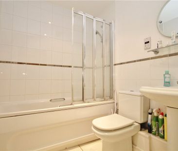 Chertsey Road, Woking, GU21 5BL - Photo 3