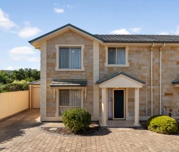 Light Filled Family Home In - Convenient Location - Photo 4