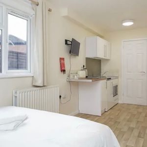 Room in a Shared House, Blackberry Terrace, SO14 - Photo 2