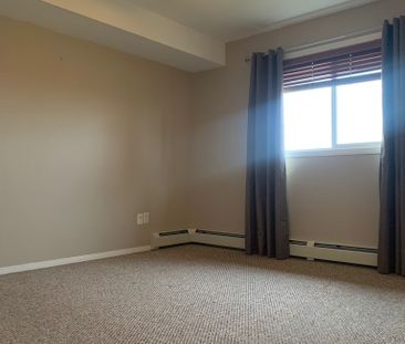 TOP FLOOR 2 BED, ALL UTILITIES INCLUDED!! - Photo 2