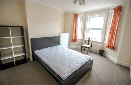 4 bedroom detached house to rent - Photo 4