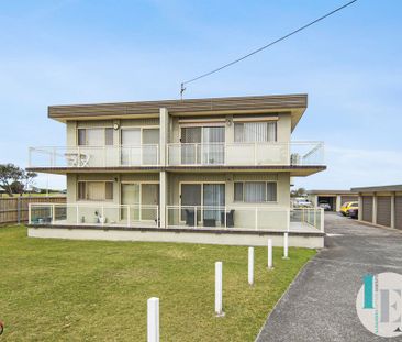 Beach at your back door! - Photo 3