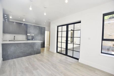 3 bedroom flat to rent - Photo 2