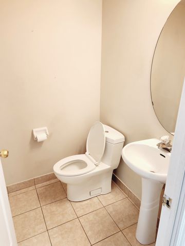 For Lease - 51 Baffin Court Unit# 722, Richmond Hill, Ontario - Photo 3