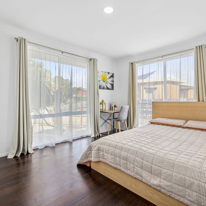 Beautiful 3 Bedroom Home - Photo 1