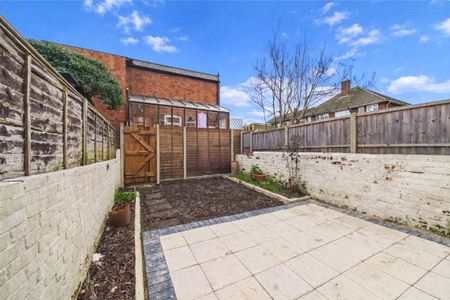 3 bedroom House in Norfolk Road, Berkshire - Photo 2