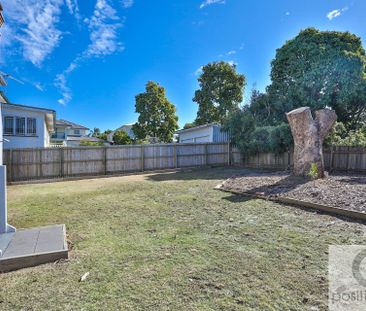 Beautiful 4 Bedroom Queenslander! - Photo 3