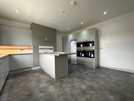 2 Bed Semi-Detached House, Elland Road, LS27 - Photo 5
