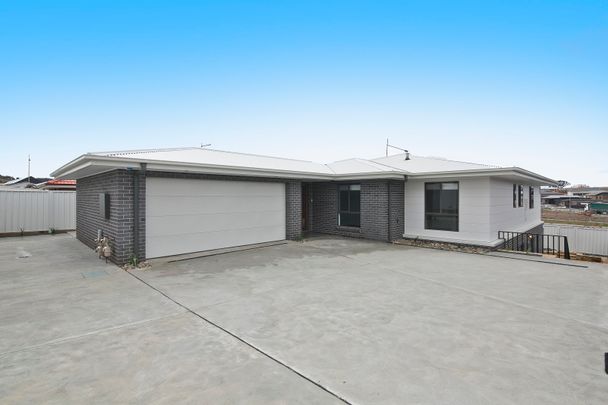 19A Bronhill Street, Moncrieff ACT 2914 - House For Rent | Domain - Photo 1
