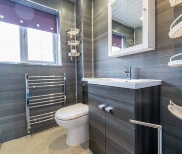 18 Redgrave Close, Heworth - Photo 3