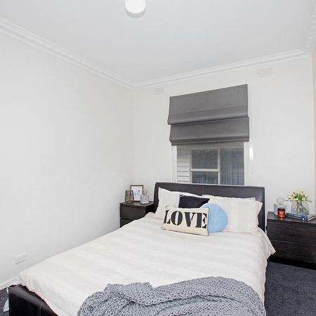 Wonderful Location, Perfect Family Home - Photo 5