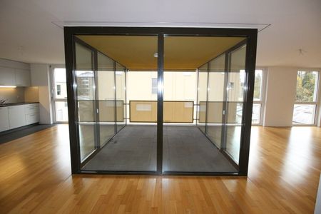 SPACIEUX 4,5 pièces de 136 m2 situé dans un immeuble moderne - Foto 3