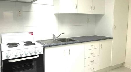 3 Bedroom Spacious Flat in Glen Innes Town Centre - Photo 4