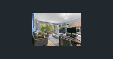 Modern throughout, light and bright with leafy outlook - Photo 4