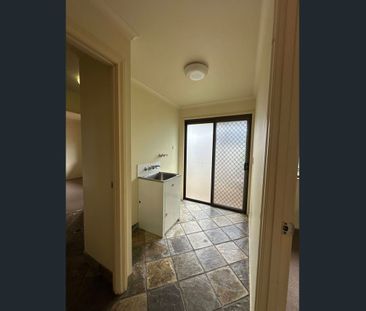 2/42 George Street, Bundaberg South QLD 4670 - House For Rent | Domain - Photo 6