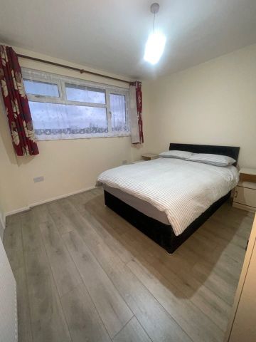 3 Bed End Terrace, Bramley Leeds, LS13 - Photo 4