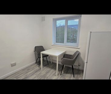 1 Bed Flat, Headingley, LS6 - Photo 5