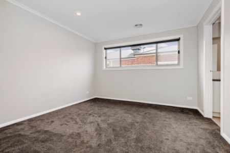 4 Bed, 2 Bath - Photo 5