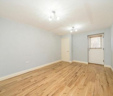 Belmont Road, TW2, London - Photo 4
