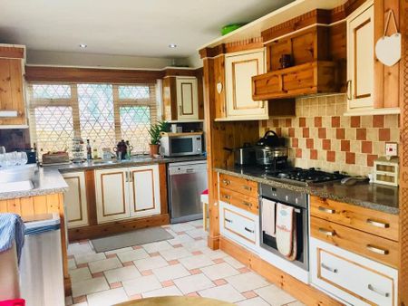 House share to rent - Photo 2