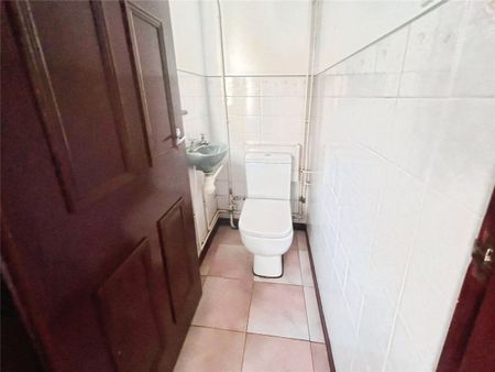 Florence Avenue, Wolverhampton, West Midlands, WV4 - Photo 4