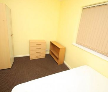 4 Bed - Stanmore Crescent, Burley, Leeds - Photo 4