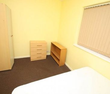 4 Bed - Stanmore Crescent, Burley, Leeds - Photo 1