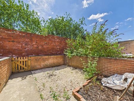 Vernon Avenue, Old Basford, Nottingham, Nottinghamshire, NG6 - Photo 4