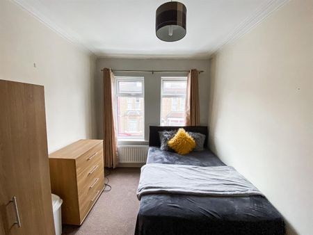 Room 5, 1 Alexandra Road - Photo 2