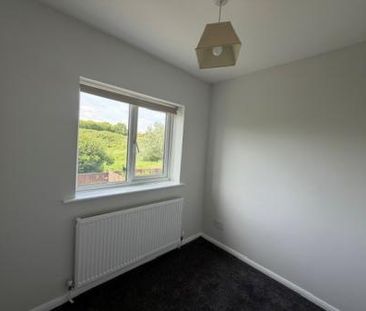 3 bedroom Terraced House To Let - Photo 4