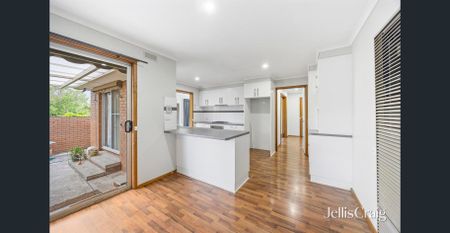 Family living in quiet and convenient location! - Photo 4