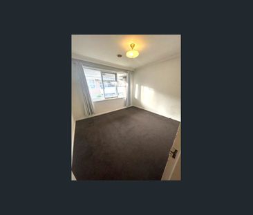 Gorgeous and bright first floor 2 bedroom apartment - WATER USAGE I... - Photo 6