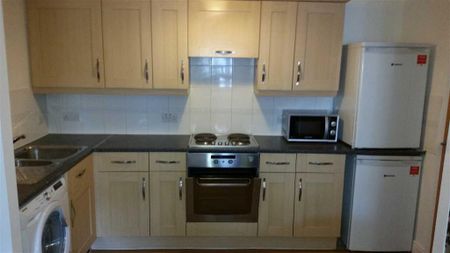 3 bedroom apartment to rent - Photo 4