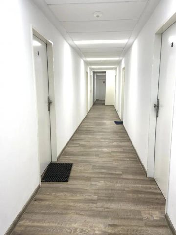PRONÁJEM ÚTULNÉHO NOVĚ VYBUDOVANÉHO BYTU 1+KK S VLASTNÍM PARKOVACÍM STÁNÍM, BRNO MALOMĚŘICE - Фото 2