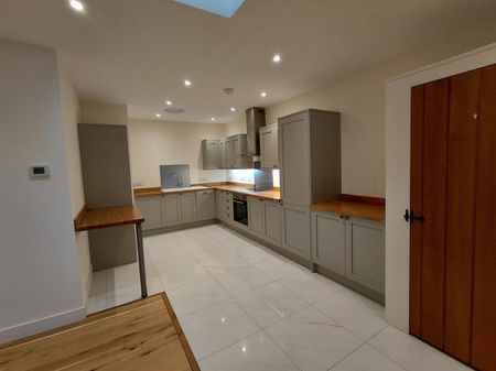 The Old Yard, Muston Manor Farm, Piddlehinton - Photo 4