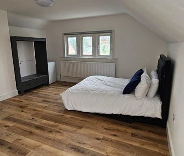 Room in a Shared House, Quadrant Road, CR7 - Photo 3