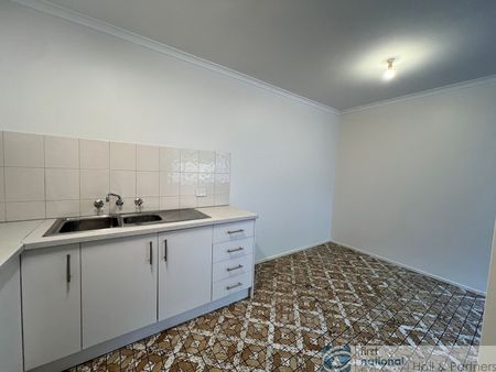 Neat & Convenient Two-Bedroom Flat in Prime Location - Photo 5